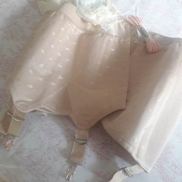 Vintage Other - LE PIECE DE  RESISTANCE! PLUS SIZE UNWORN LACE UP!